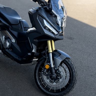 Moto Honda X-ADV préparée par Shine & Drive dans le cadre d’un service de conciergerie moto à La Ravoire