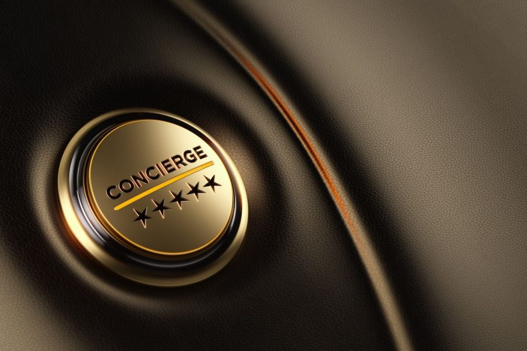 Bouton doré sur fond cuir symbolisant un service de conciergerie automobile haut de gamme à La Ravoire